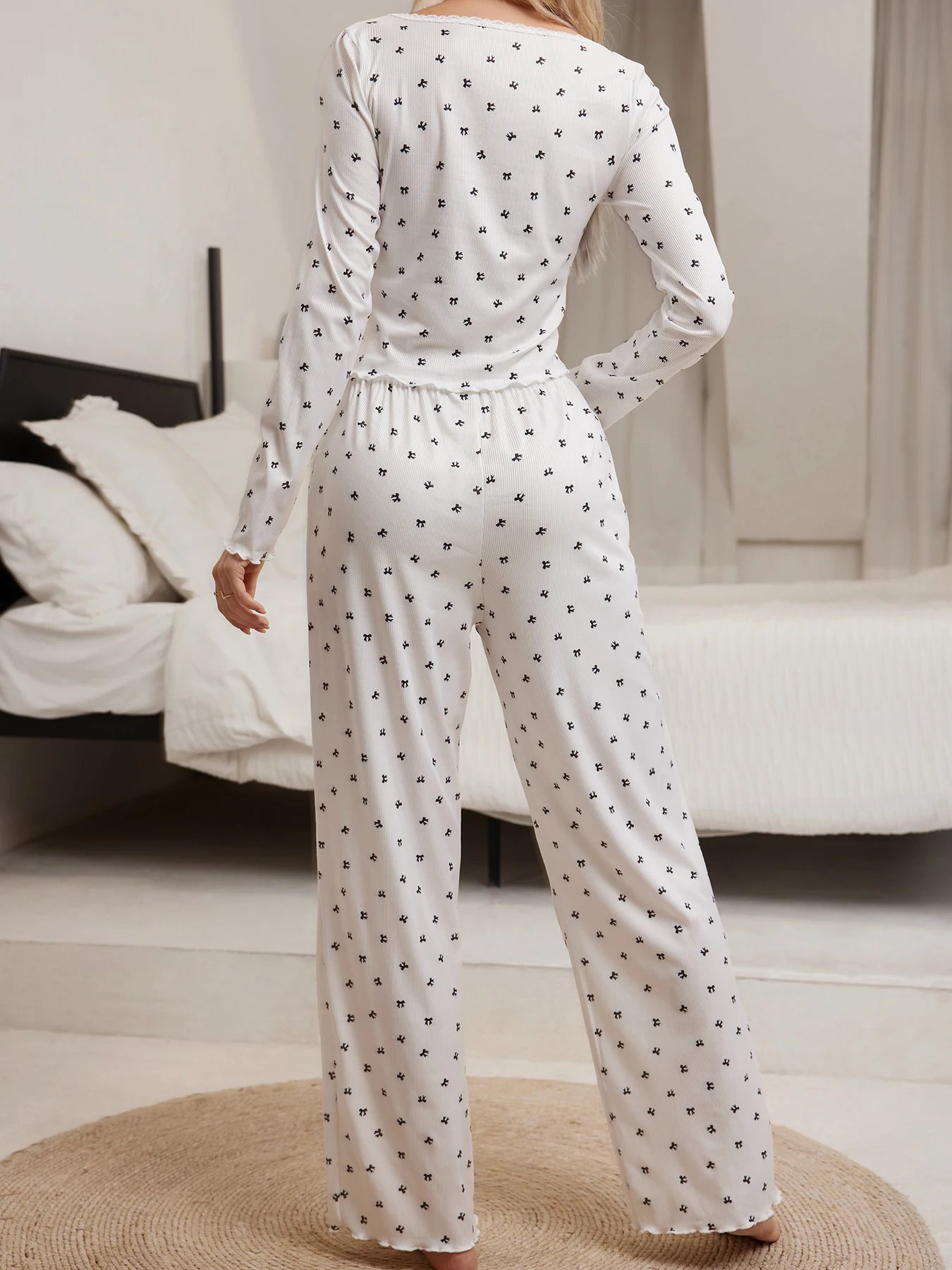 Ensemble Pyjama Femme Floral – Cami Dentelle & Pantalon Long en Maille Côtelée