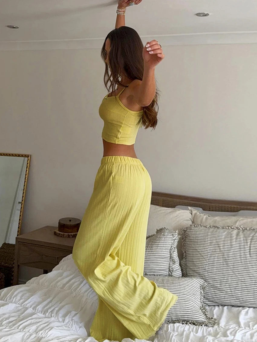 Ensemble Pyjama Femme – Haut Bretelles Fines & Pantalon Ample