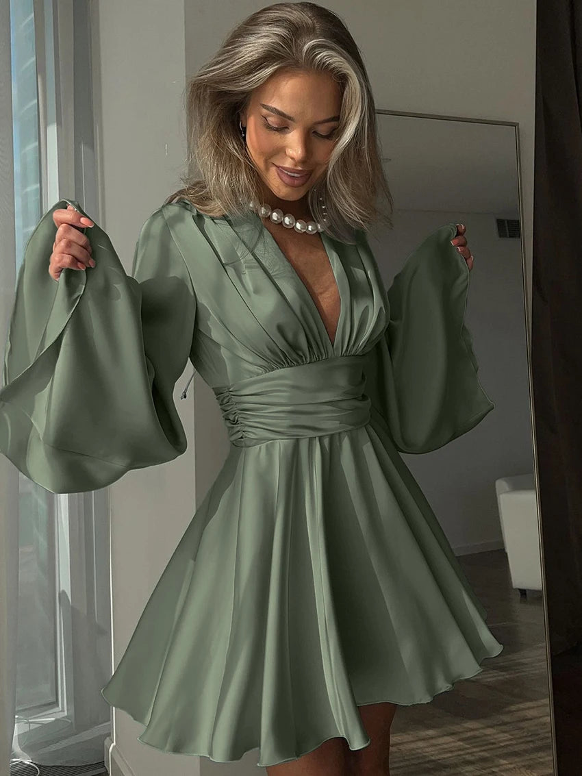 Robe Verte Femme Col V – Manches Longues & Coupe Courte Élégante
